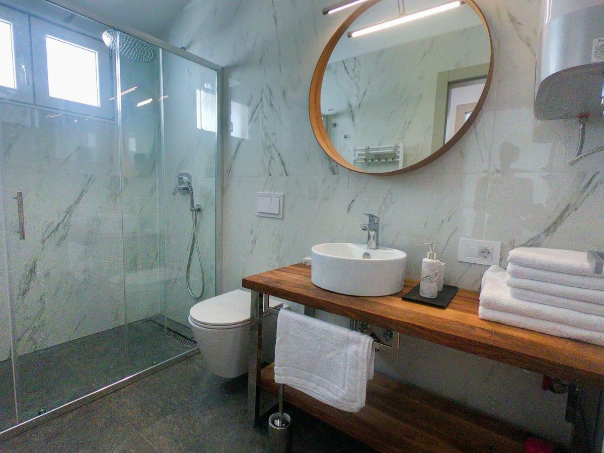 Sea Apartment Carera Ровин Екстериор снимка