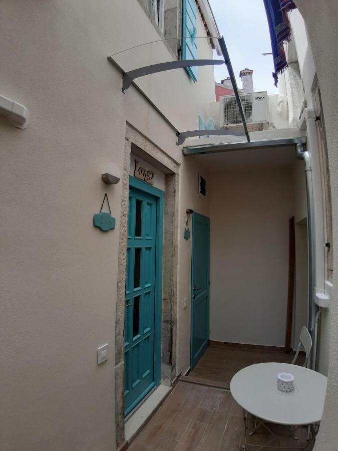 Sea Apartment Carera Ровин Екстериор снимка