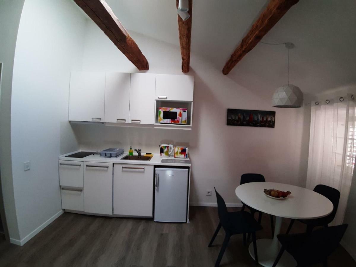 Sea Apartment Carera Ровин Екстериор снимка